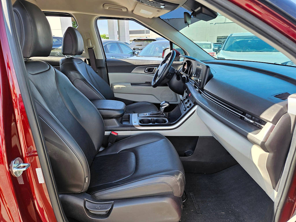 Thumbnail: 2023 Kia Carnival - 11