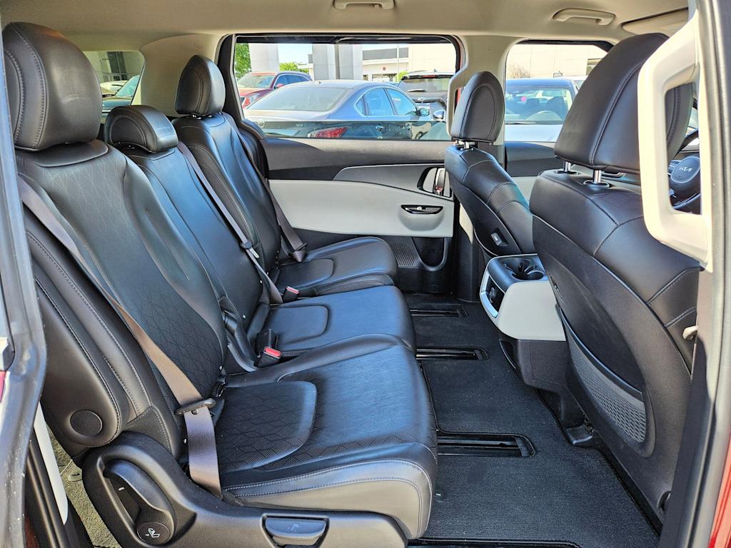 Thumbnail: 2023 Kia Carnival - 23