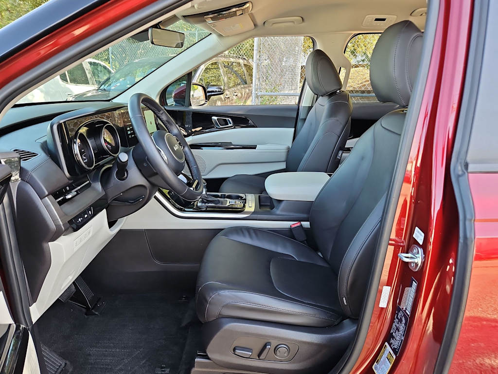 Thumbnail: 2023 Kia Carnival - 10