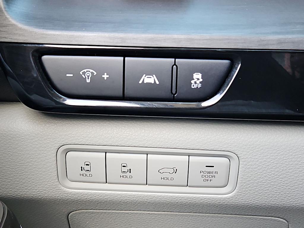 Thumbnail: 2023 Kia Carnival - 27