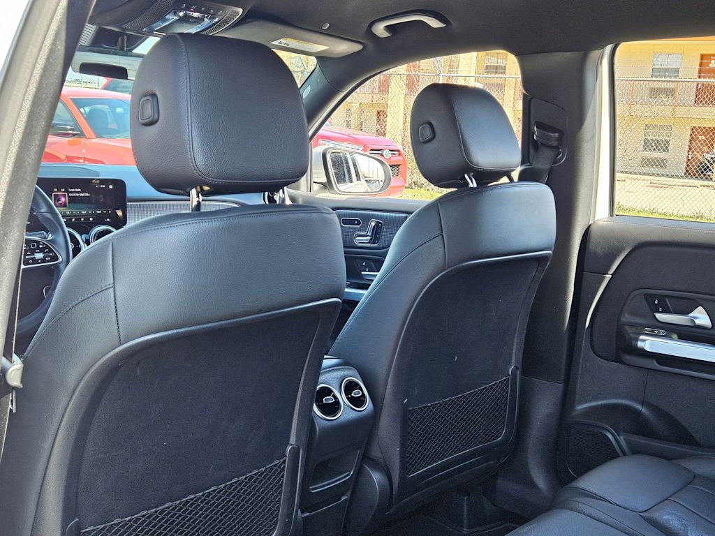 Thumbnail: 2023 Mercedes-Benz GLB - 12