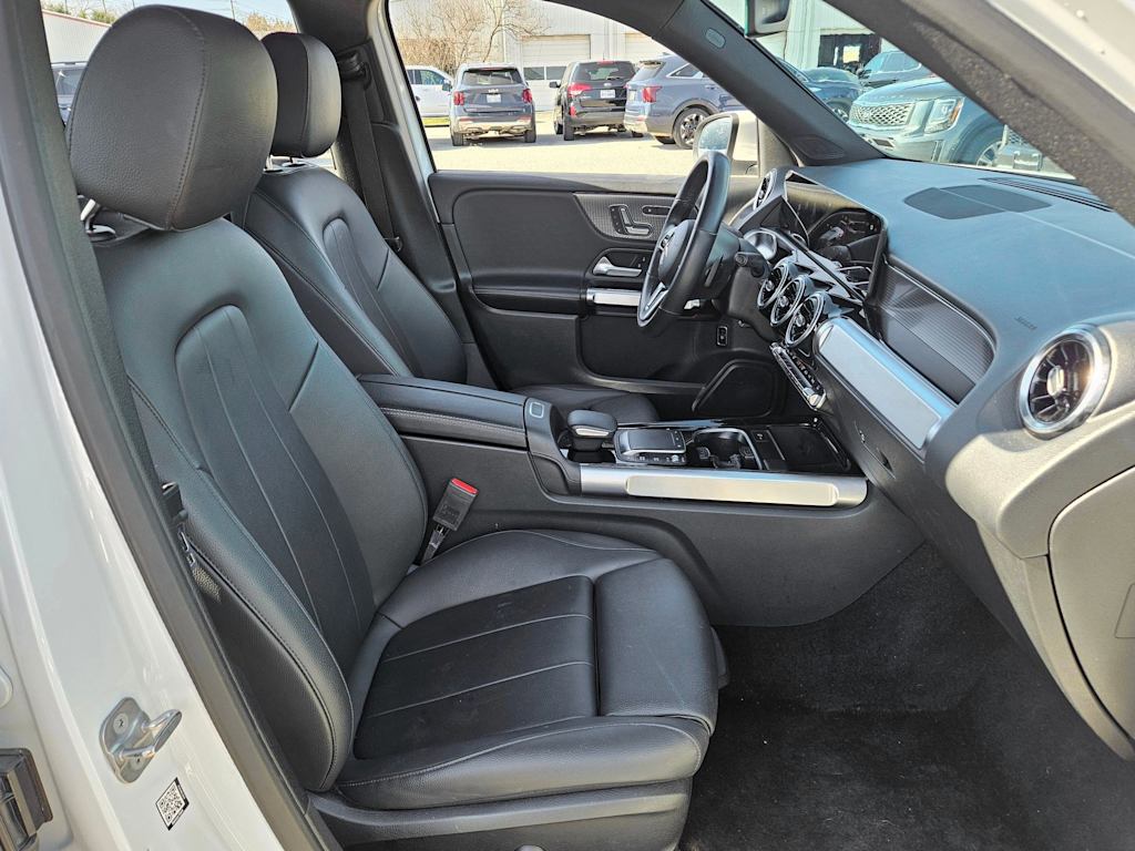 Thumbnail: 2023 Mercedes-Benz GLB - 11