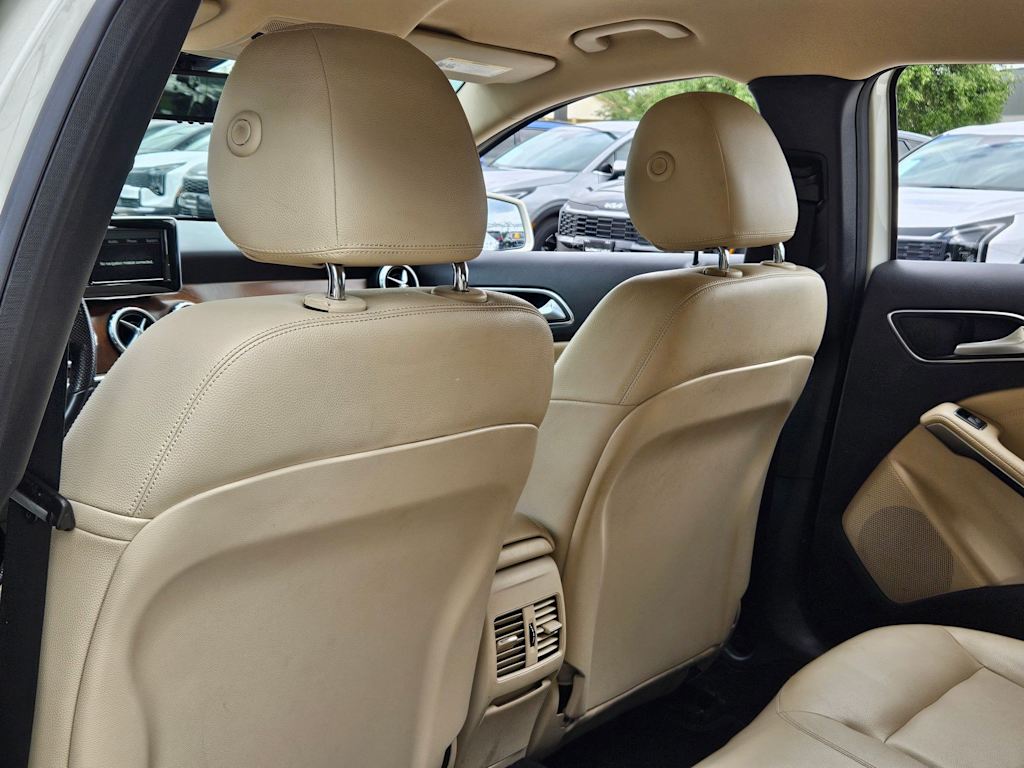 Thumbnail: 2015 Mercedes-Benz GLA - 11