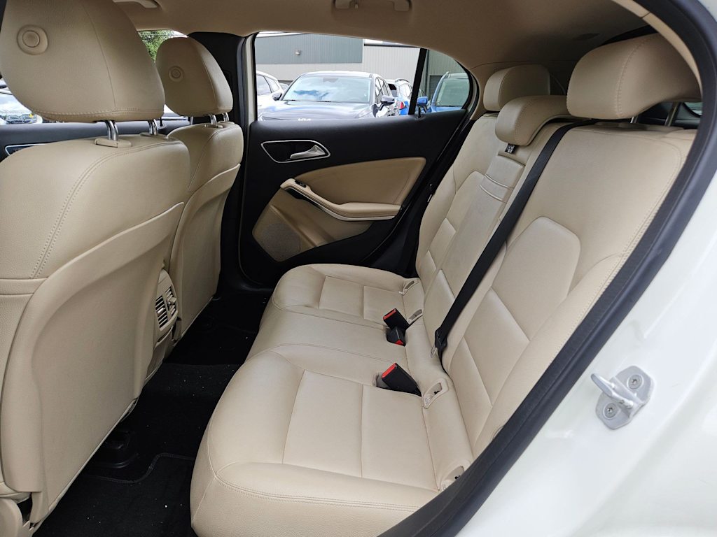 Thumbnail: 2015 Mercedes-Benz GLA - 12