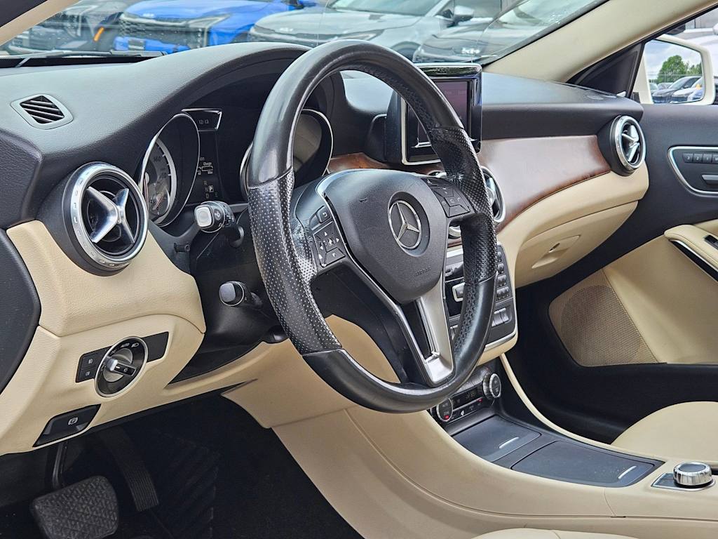 Thumbnail: 2015 Mercedes-Benz GLA - 2