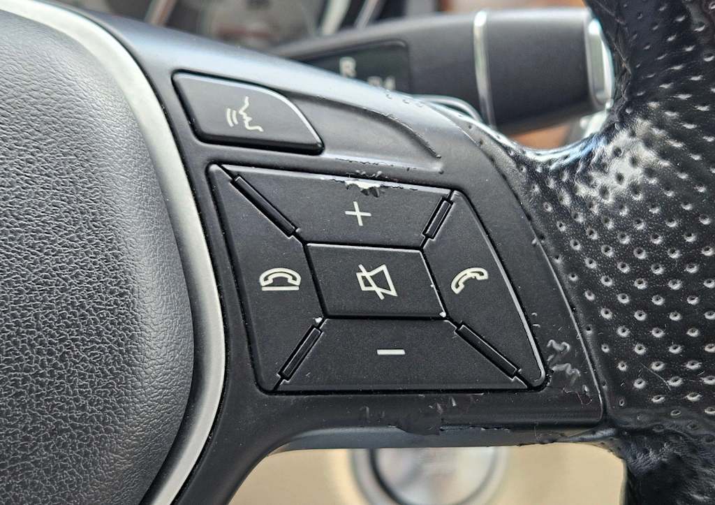 Thumbnail: 2015 Mercedes-Benz GLA - 23