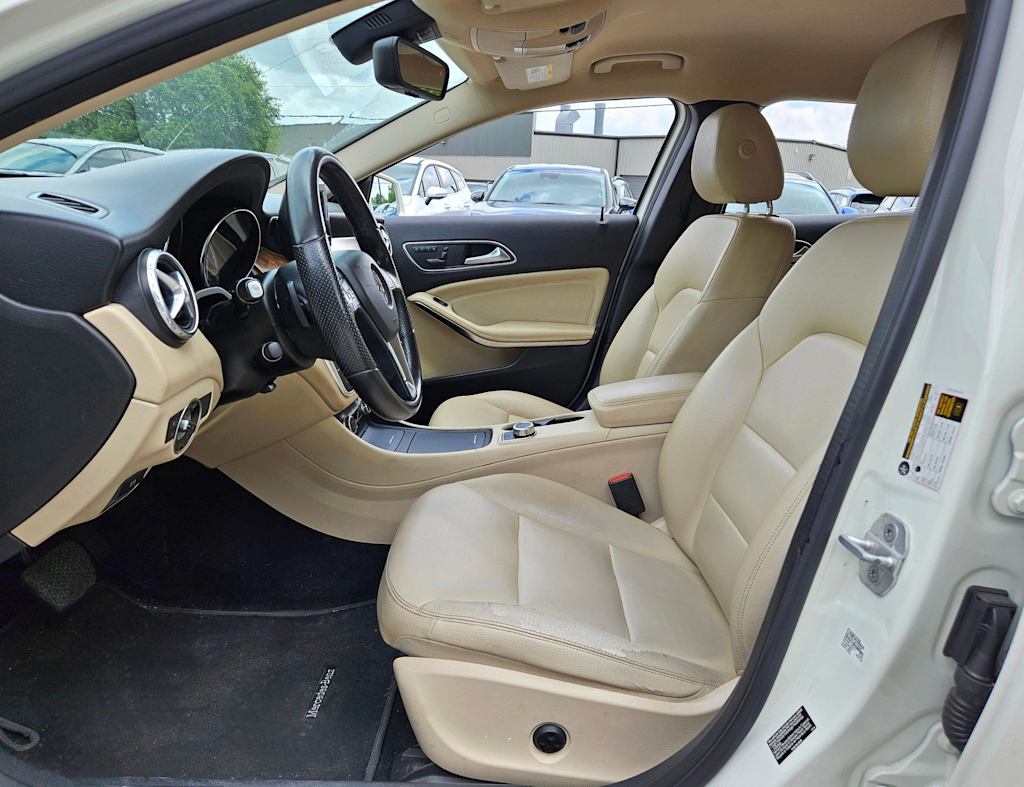 Thumbnail: 2015 Mercedes-Benz GLA - 10