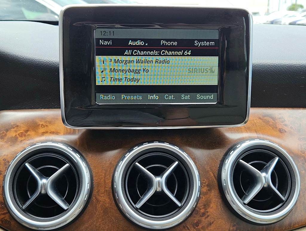 Thumbnail: 2015 Mercedes-Benz GLA - 14