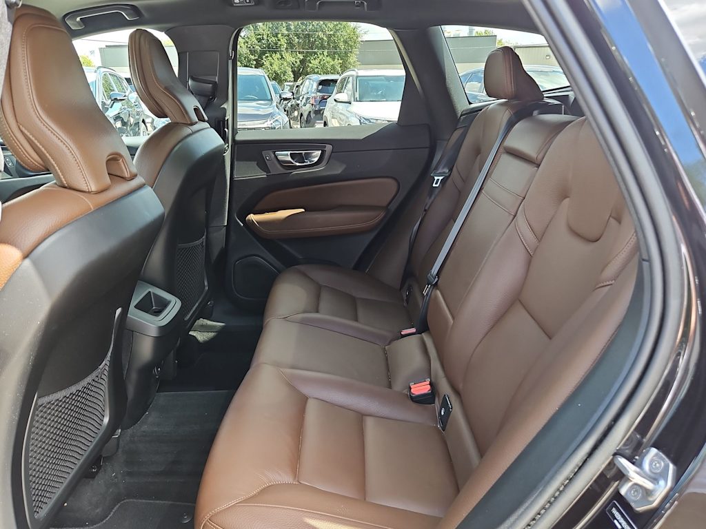 Thumbnail: 2021 Volvo XC60 - 20