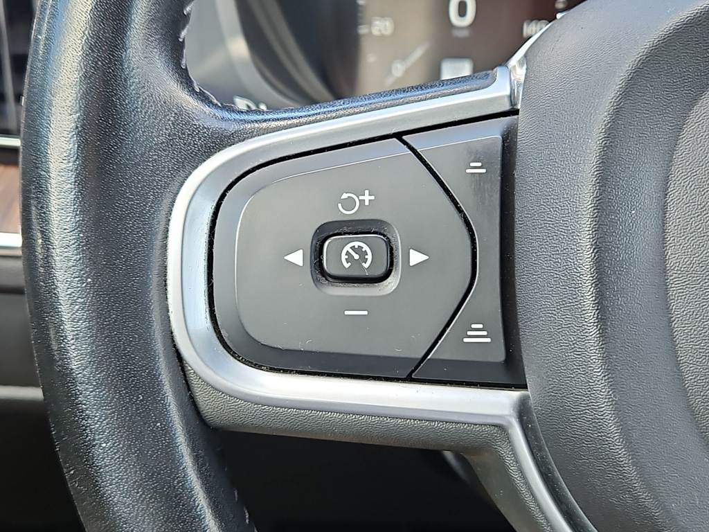 Thumbnail: 2021 Volvo XC60 - 23