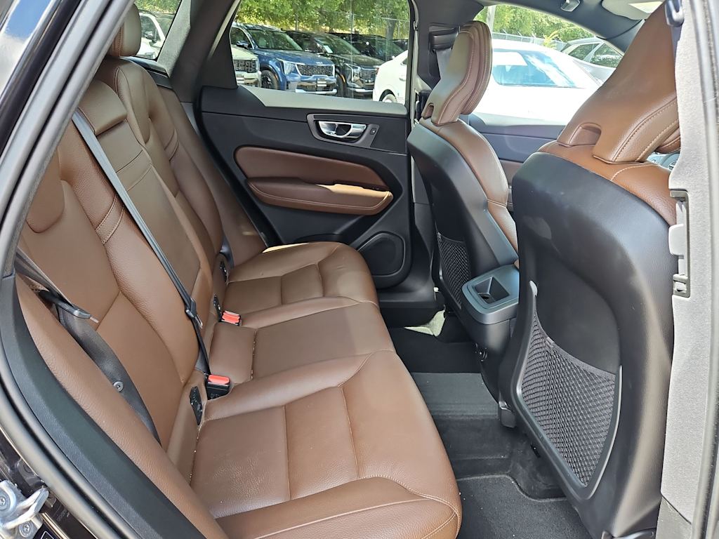 Thumbnail: 2021 Volvo XC60 - 21
