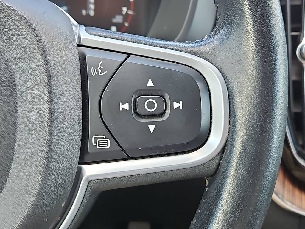Thumbnail: 2021 Volvo XC60 - 22