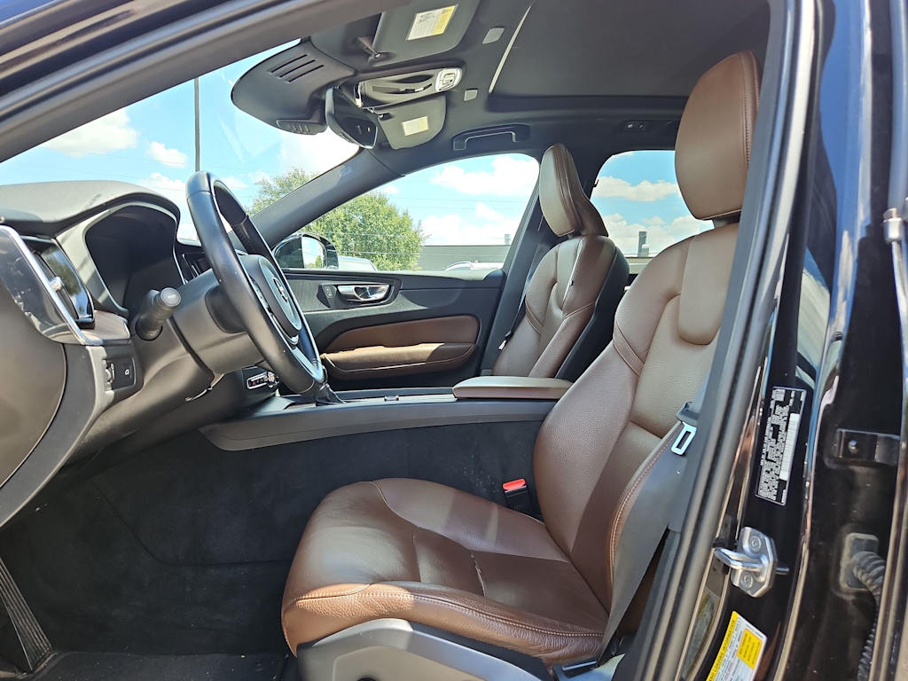 Thumbnail: 2021 Volvo XC60 - 10