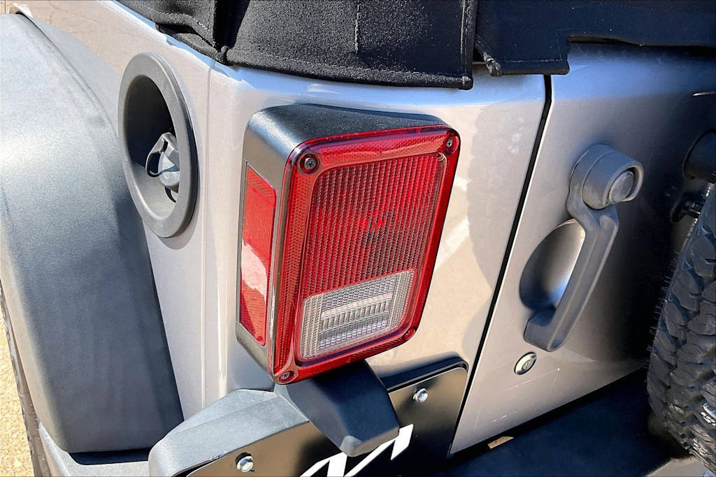 Thumbnail: 2018 Jeep Wrangler - 31