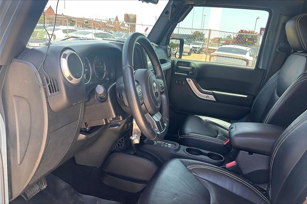 Thumbnail: 2015 Jeep Wrangler - 10