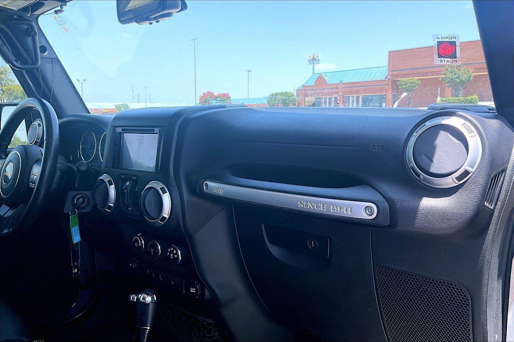 Thumbnail: 2015 Jeep Wrangler - 13