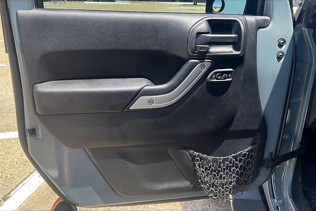Thumbnail: 2015 Jeep Wrangler - 25