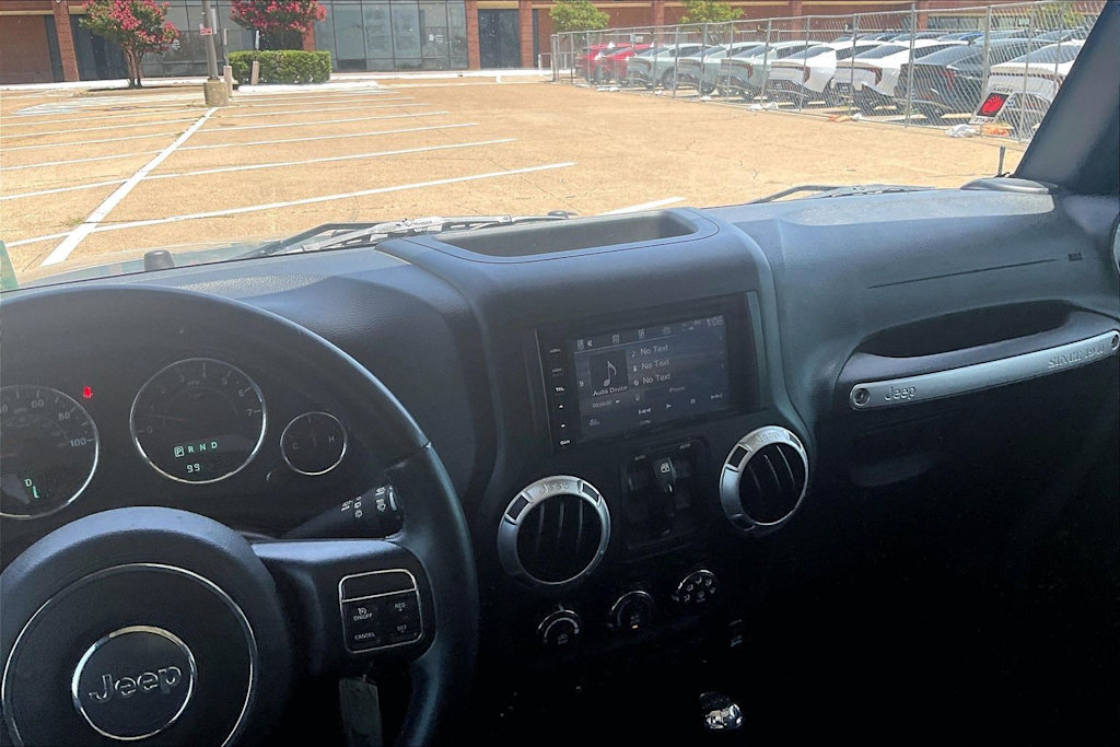 Thumbnail: 2015 Jeep Wrangler - 14