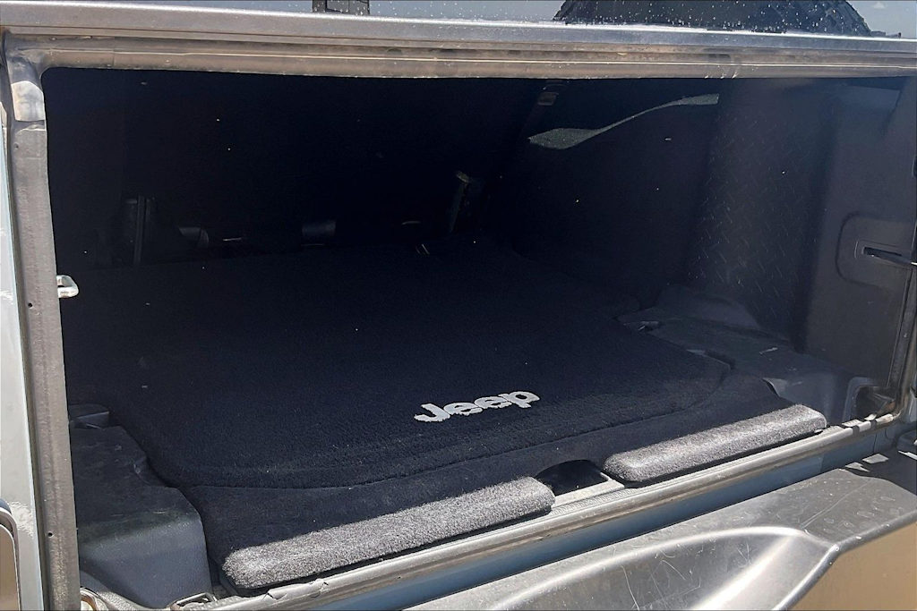 Thumbnail: 2015 Jeep Wrangler - 17