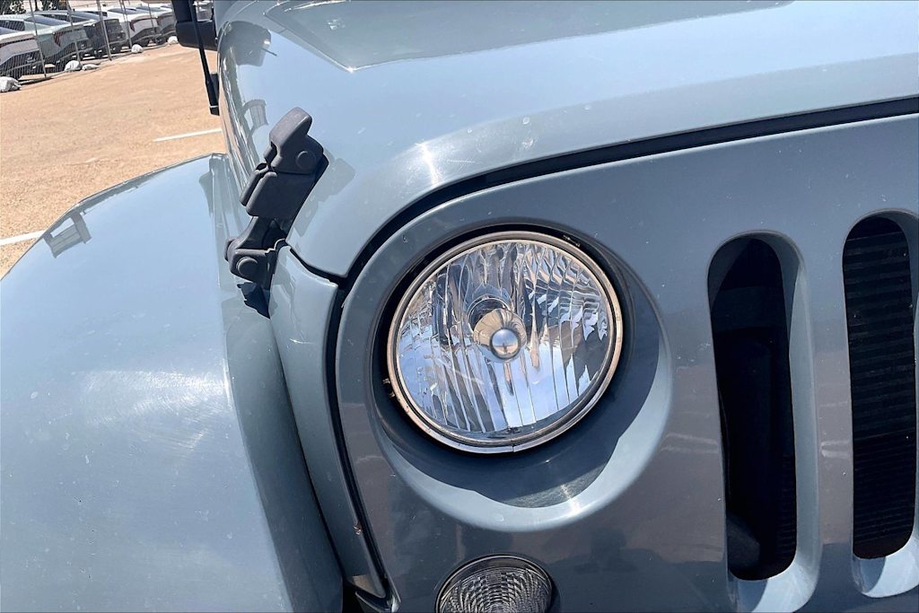 Thumbnail: 2015 Jeep Wrangler - 28