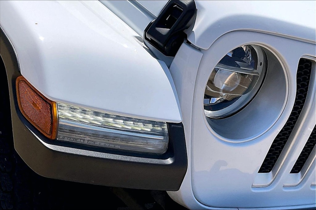Thumbnail: 2022 Jeep Wrangler - 30