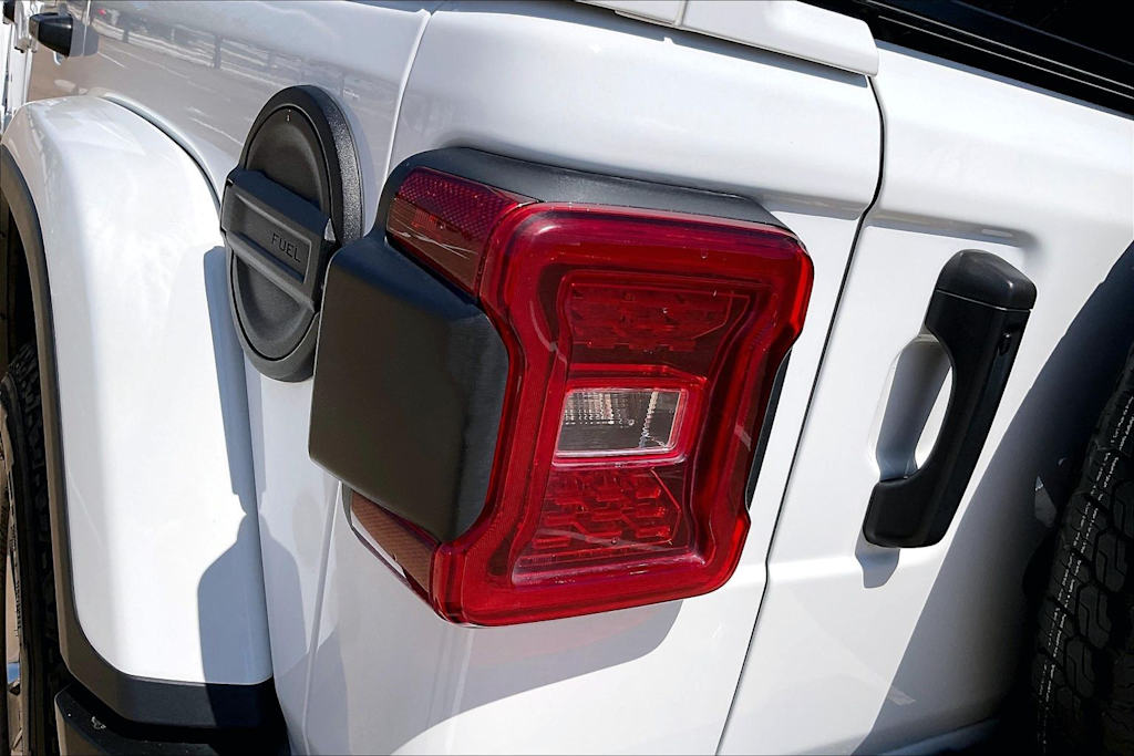 Thumbnail: 2022 Jeep Wrangler - 31