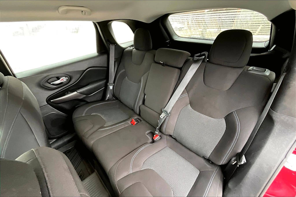 Thumbnail: 2021 Jeep Cherokee - 29