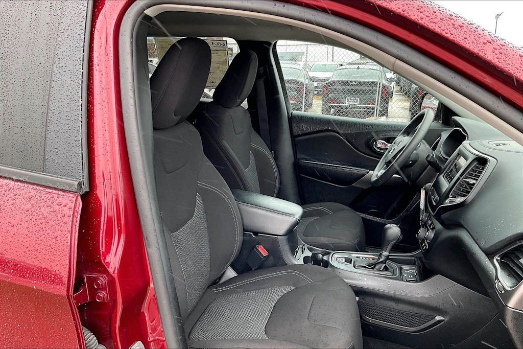 Thumbnail: 2021 Jeep Cherokee - 12