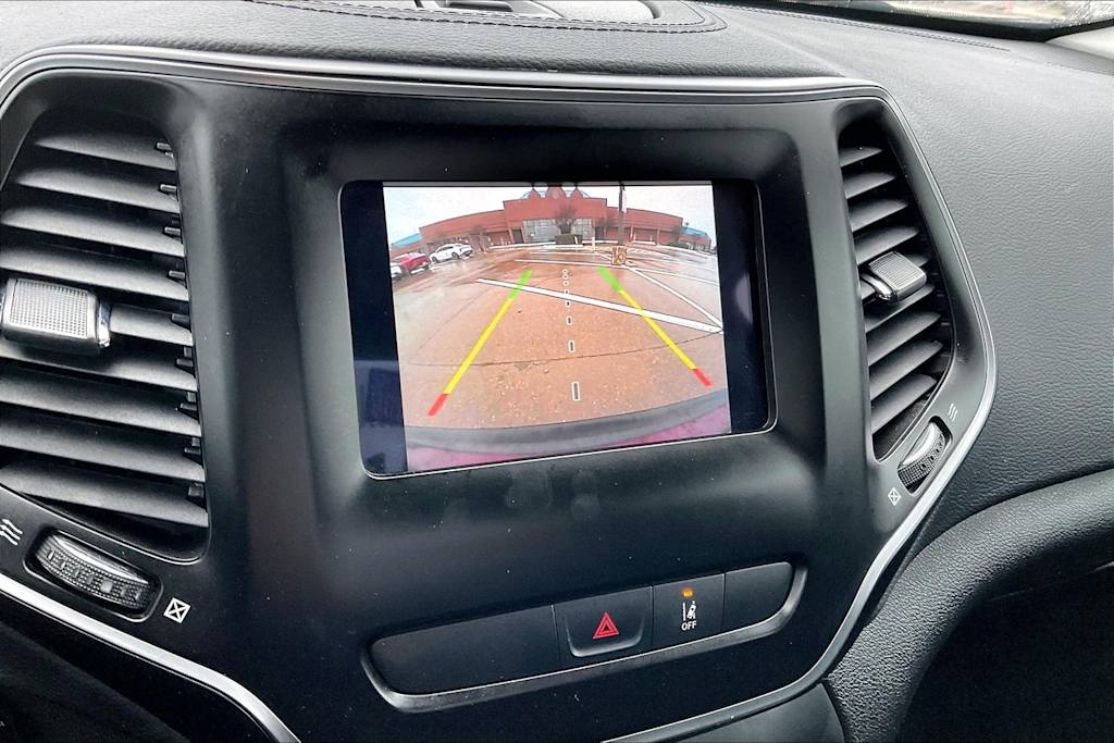 Thumbnail: 2021 Jeep Cherokee - 26