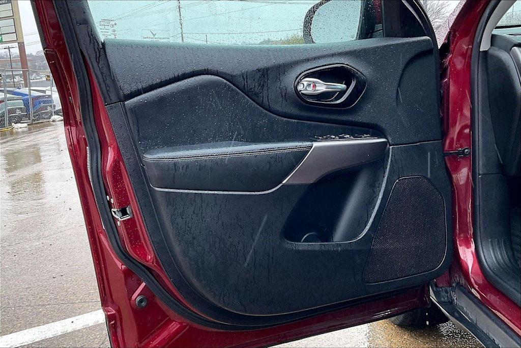 Thumbnail: 2021 Jeep Cherokee - 27