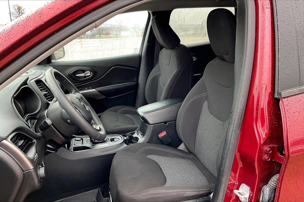 Thumbnail: 2021 Jeep Cherokee - 11