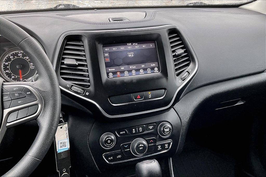 Thumbnail: 2021 Jeep Cherokee - 15
