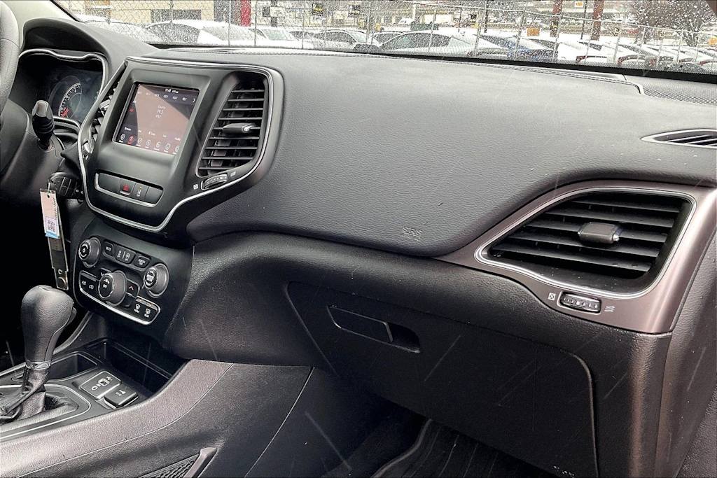 Thumbnail: 2021 Jeep Cherokee - 23