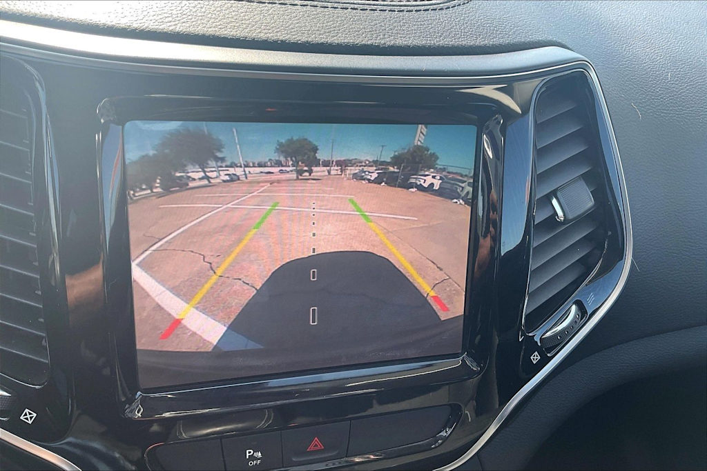 Thumbnail: 2019 Jeep Cherokee - 25