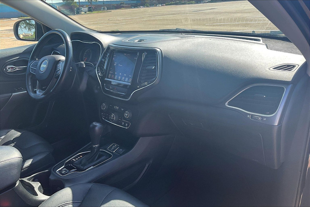 Thumbnail: 2019 Jeep Cherokee - 22