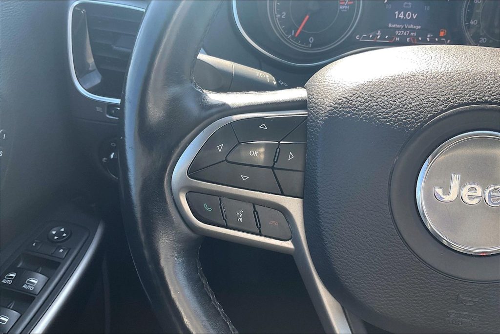 Thumbnail: 2019 Jeep Cherokee - 23