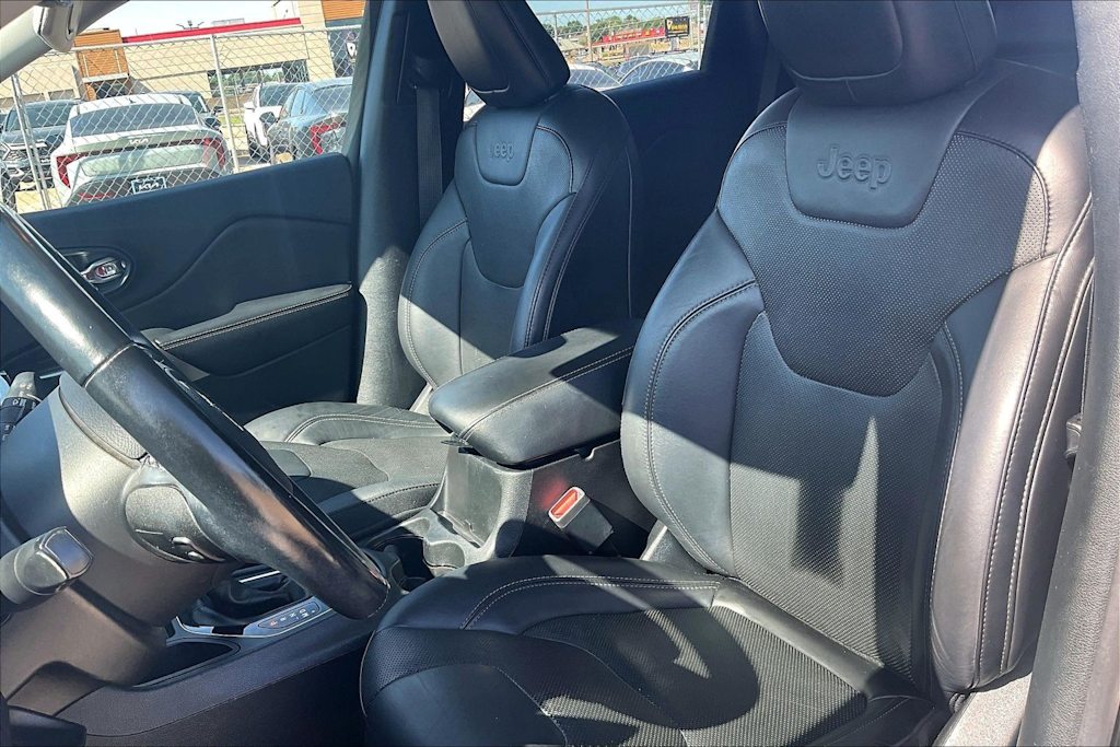 Thumbnail: 2019 Jeep Cherokee - 10
