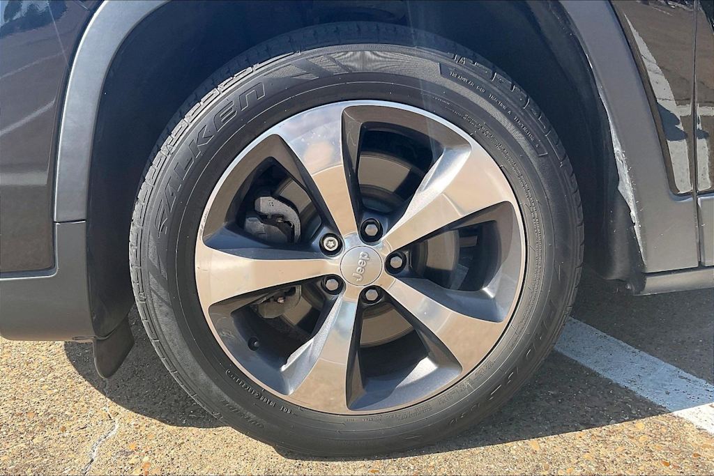 Thumbnail: 2019 Jeep Cherokee - 8