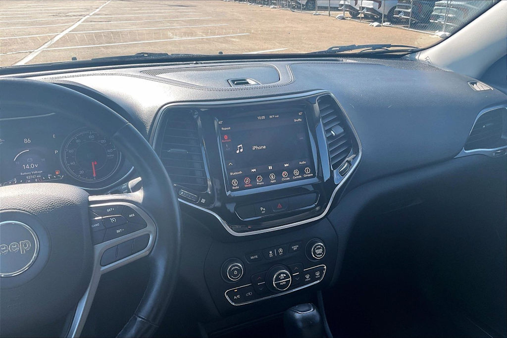 Thumbnail: 2019 Jeep Cherokee - 15