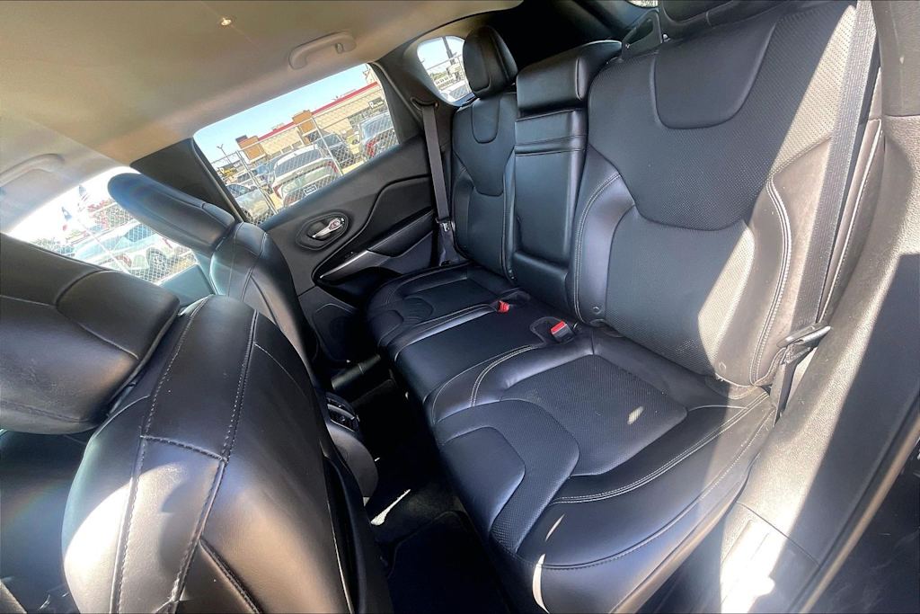Thumbnail: 2019 Jeep Cherokee - 28