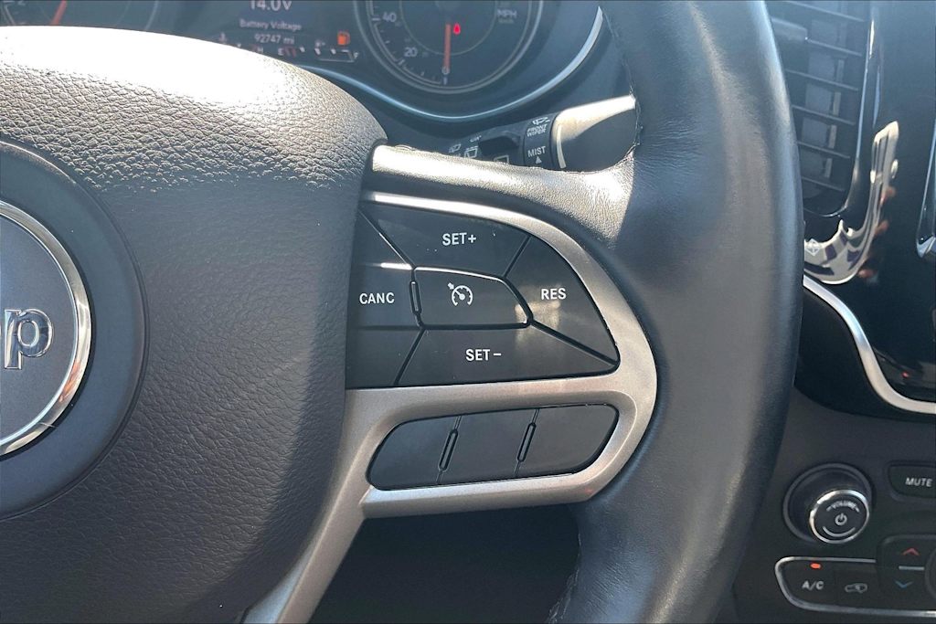 Thumbnail: 2019 Jeep Cherokee - 24