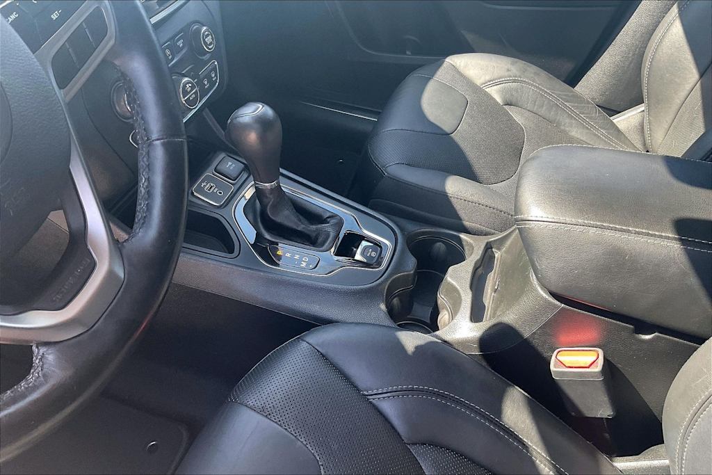 Thumbnail: 2019 Jeep Cherokee - 14
