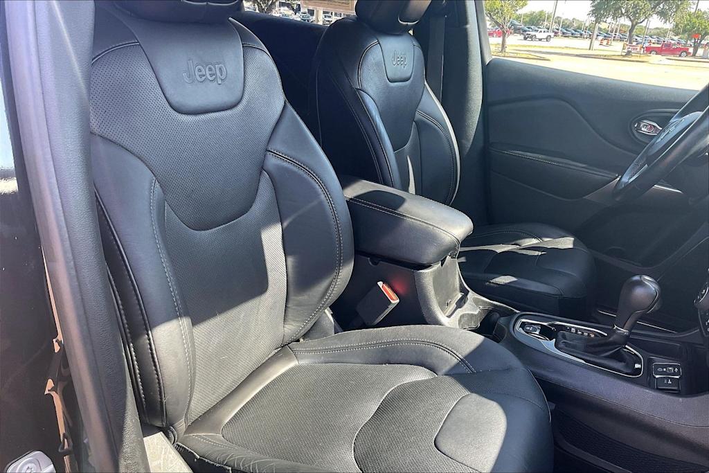 Thumbnail: 2019 Jeep Cherokee - 11