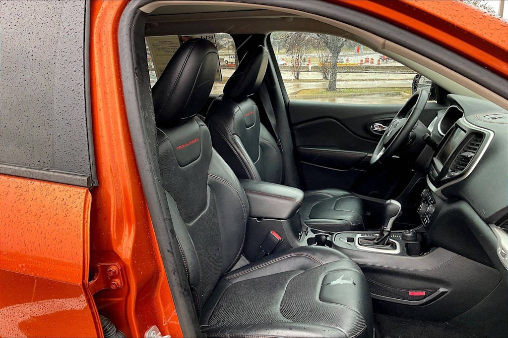 Thumbnail: 2016 Jeep Cherokee - 12