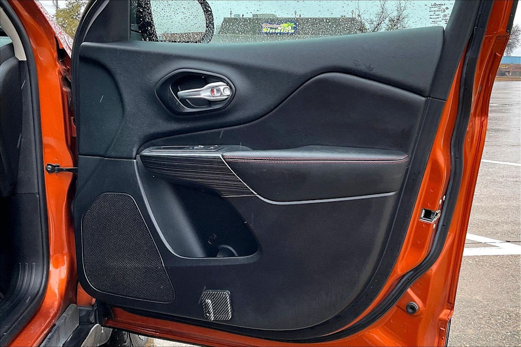 Thumbnail: 2016 Jeep Cherokee - 27