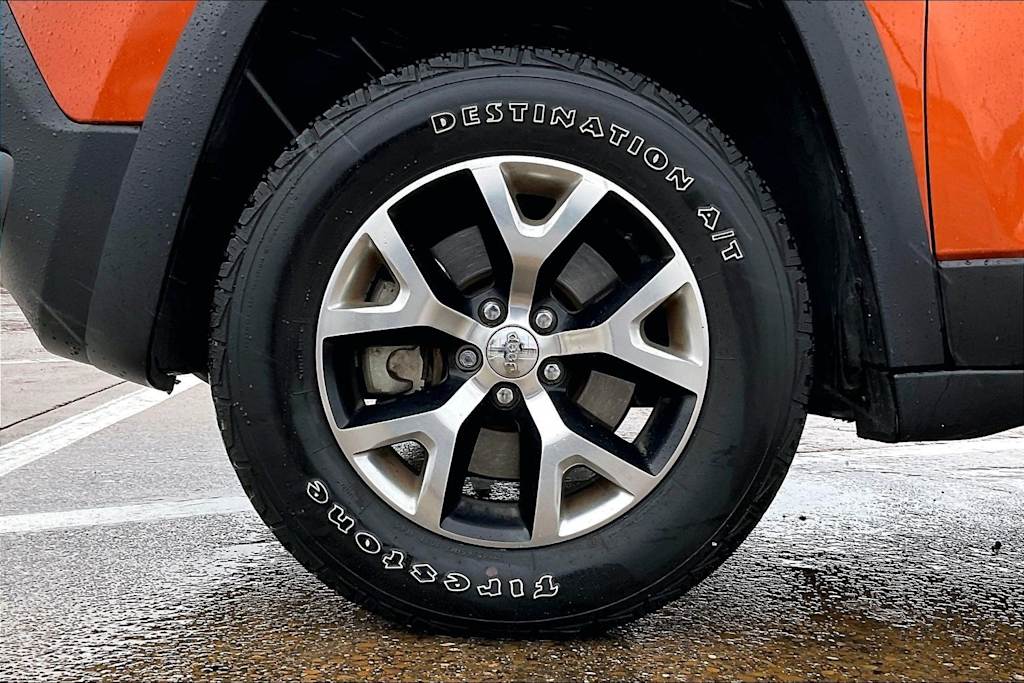 Thumbnail: 2016 Jeep Cherokee - 8