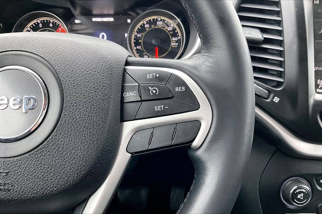 Thumbnail: 2016 Jeep Cherokee - 24