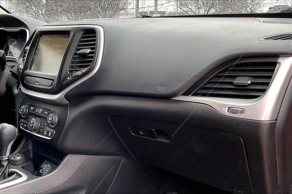 Thumbnail: 2016 Jeep Cherokee - 22