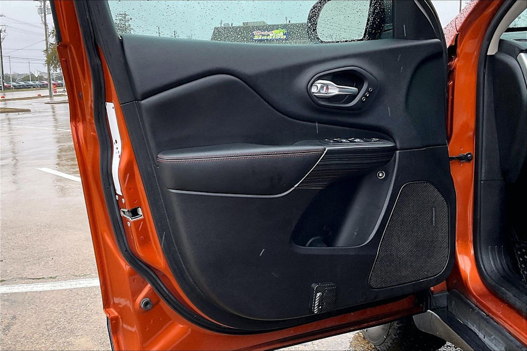 Thumbnail: 2016 Jeep Cherokee - 26