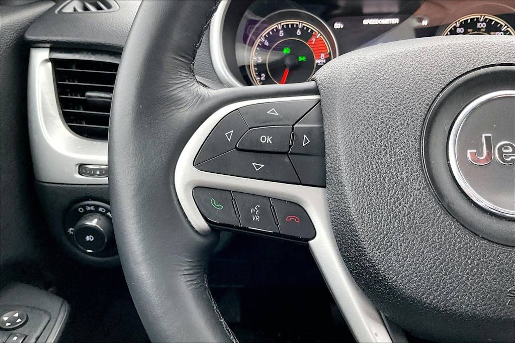 Thumbnail: 2016 Jeep Cherokee - 23